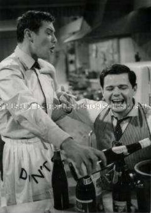 Walter Giller und Dietmar Schönherr in einer Szene aus dem Film "Ingeborg"