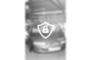 Autohaus Zingelmann: Kurt-Fischer-Straße: Ausstellungshalle: Vorstellung des Mazda Xenos 6: Gäste bei Begutachten von neuem Automodell: dahinter Vorhang: 17. [Name maskiert]