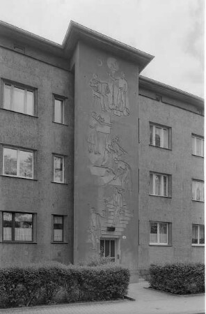 Dresden-Reick, Am Anger 4 mit Wandbild : Dresden-Reick, Am Anger 12/2. Wohnhäuser (um 1930). Treppenhaus von Nr. 4 mit Wandbild