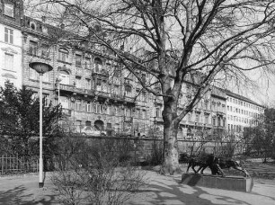 Frankfurt, Untermainkai 30, Untermainkai 29