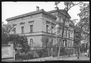 Glauchau. Villa, Rudolf-Breitscheid-Straße 3, erbaut 2. Hälfte 19. Jh., Straßenansicht