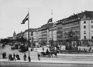 Dresden-Neustadt. Neustädter Markt mit Reiterstandbild Augusts des Starken. Blick nach Nordost in die Hauptstraße