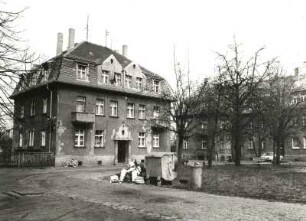 Dresden-Kaditz, Rankestraße 28/30. Wohnanlage (sog. "Slukagruppe"; 1913). Großer Innenhof mit Wohnhäusern, Rankestraße 28g-e