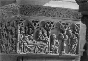 Ostflügel — Kapitell Relief