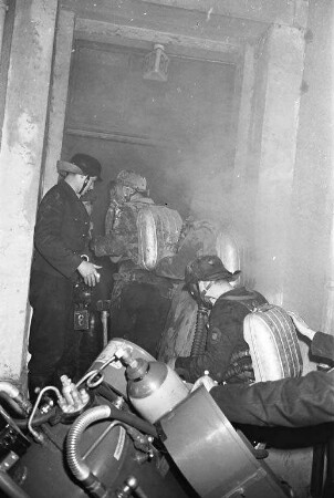 Einsatz der Berufsfeuerwehr Karlsruhe bei einem Kellerbrand in der Zähringerstraße.