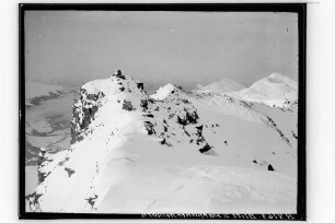 Blick vom Parpaner Rothorn auf die angrenzende Gebirgslandschaft