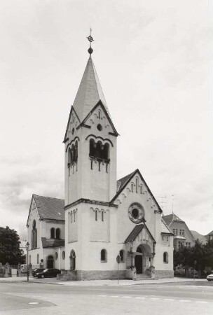 Torgau, Katholische Kirche : Torgau. Katholische Kirche, Karl-Marx-Platz 2. Eckansicht