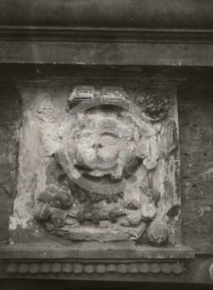 Rollwerkkartusche mit Löwenrelief am Altstädtischen Rathaus Danzig