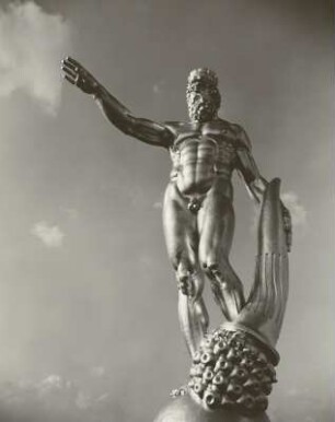 Genius der Stadt : Genius der Stadt (Goldener Rathausmann), Bronze, vergoldet; Höhe 5,35 m. 1908. Dresden-Altstadt, Neues Rathaus