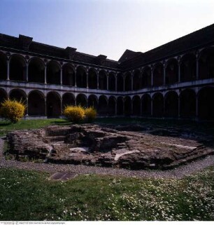 Ospedale Maggiore, Cortile dei bagni