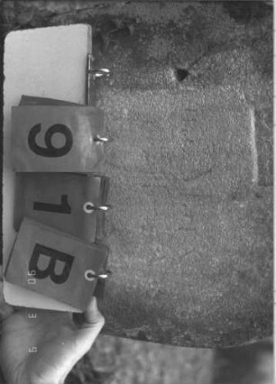 Grabstein 91 (Index: 99786743) Zustand: Inschrift z. T. verwittert Maße HxBxT: 57x40x14 cm: Grabstein 91B