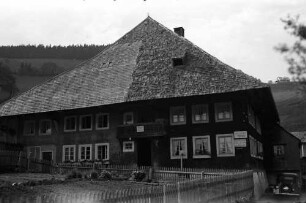 Todtnauberg: Schwarzwaldhaus; Vordergrund Zaun