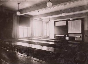 Großdiaprojektion in Industrie-Schulen