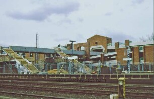 Bahnhof: Parkhaus: Baustelle für die Fußgängerbrücke