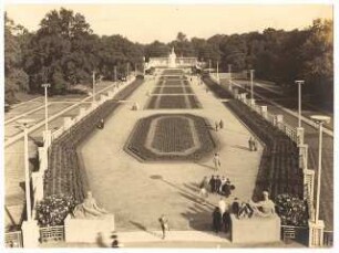 Ausstellungsgarten Jubiläums-Gartenbau-Ausstellung 1926, Dresden: Großer Rosengarten vom Grünen Dom aus, Abschnitt 4