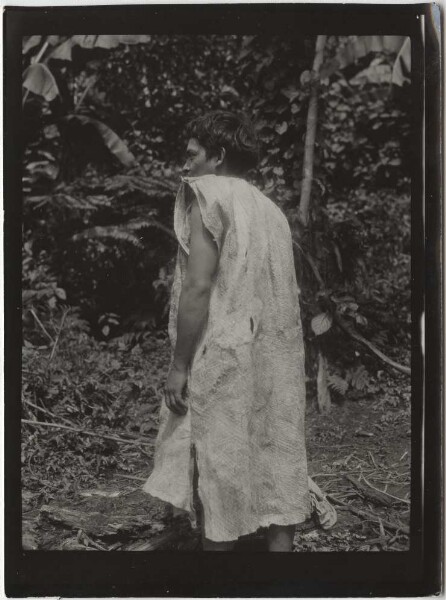 Bogotá man in bark cloth shirt