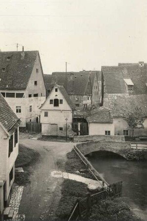 Nördlingen, Mühlgasse : Blick aus dem Wehrgang der Baldinger Mauer nach der Mühlgasse