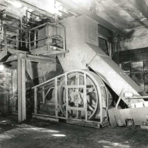 Senftenberg-Reppist. VE Braunkohlenkombinat Senftenberg, Brikettfabrik Morgenrot (1871). Stachelwalzenbrecher zur Vorzerkleinerung der Rohkohle (120 t/h, 1962; VEB Zemag Zeitz)
