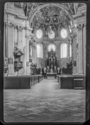 Kirche, Altar, Kanzel und Decke