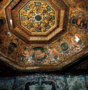 Ambelákia, Archontikon Svarts, Inneres, zweites Obergeschoss. Prunkdecke im Damenzimmer