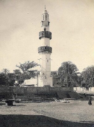 Luxor, Ägypten. Moschee mit Minarett