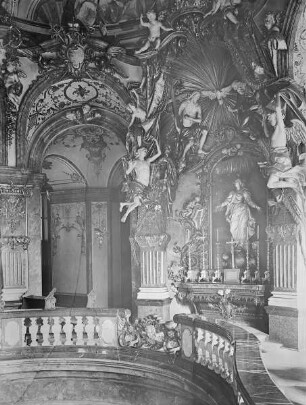 Oberer Hochaltar mit Maria, Christus und zwei Engeln