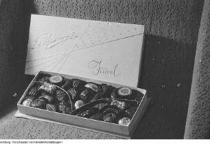 Lebensmittel und Genußmittel, u.a. Ernährung, Kaffee, Backwaren, Margarine, Fleisch- und Wurstwaren, 1962