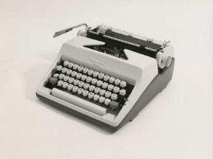 Schreibmaschine "Monica" der Olympia-Werke
