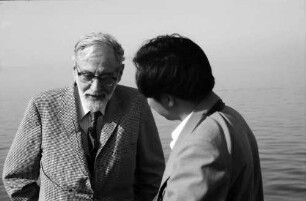 32. Tagung 1982 Physiker; Mainaufahrt: Tjalling Ch. Koopmans im Gespräch