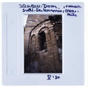 Brindisi, Kathedrale : Außenansicht, südliche romanische Seitenapsis, von Osten