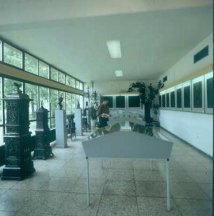 Hirzenhain. Eisen-Kunstguß-Museums. Links: Eisenöfen, rechts: Modeln für Ofenplatten