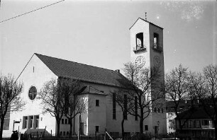 Freiburg i. Br.: Lutherkirche von der Heiliggeiststraße