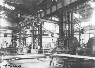 Elektroflaschenzüge an Wandschwenkkränen (DEMAG) : Technikgeschichte | Maschinenbau | Hebezeuge | Laufkatzen, Krane, Bagger, Transportanlagen