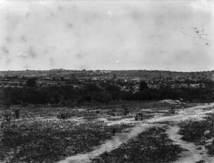 Landschaft : Eine Landschaft. Im Hintergrund ein Gehöft