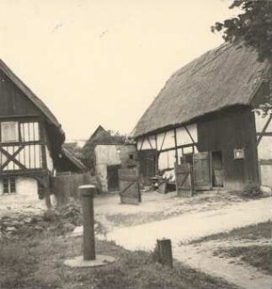 Bauernhof in Gröditz : Bauwesen - Wirtschaftsgebäude und Gehöfte. Ort: Hrodźišćo / Gröditz. Blick in den Hof eines Bauernhofes.
