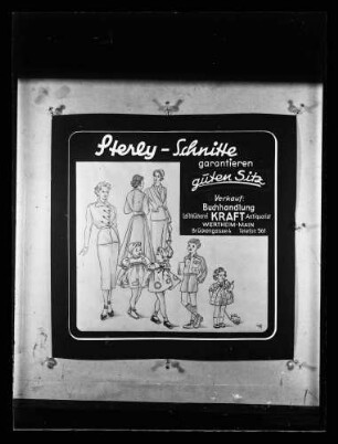 Werbung mit gezeichneten Frauen und Kinder "Sterly-Schnitte garantieren guten Sitz" Verkauf: Buchhandlung Kraft, Brückengasse 4, Wertheim