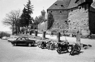 Hochkönigsburg: Parkplatz vor der Burg