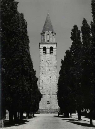 Dom von Aquileia, 11. Jahrhundert, der Campanile