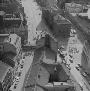 Kreuzung Juri-Gagarin-Ring und Bahnhofstraße in der Erfurter Altstadt : Blickrichtung Westen