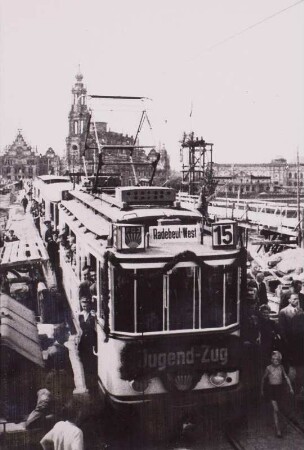 Dresden. Augustusbrücke mit Jugendzug : Dresden, Straßenbahn Jugendzug, Augustusbrücke