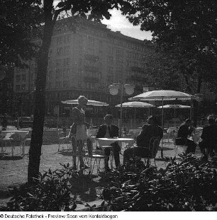Berlin-Mitte. Sporthalle, Karl-Marx-Allee. Ausstellung "XX Jahre DDR - Kämpfer und Sieger"