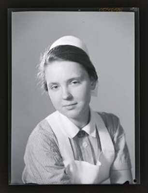 Krankenschwesternporträt Frl. Hellner (1)