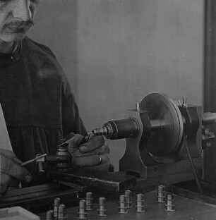 Fassen der kleinen Objektivsysteme : Technikgeschichte | Technologie | Optische Industrie | Mikroskope | Emil Busch AG Rathenow