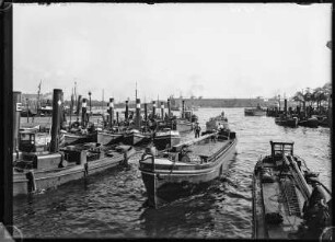 Niederlande, Rotterdam. Hafen mit Bugsierdampfern