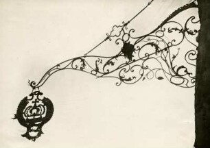 Wirtshausschild "Zur Krone", Schmiedeeisern. S. a. 6988. Vergl. 58 u. 59. 1928