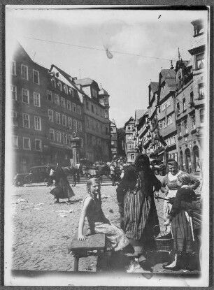 Marktfrauen auf dem Markt in Marburg : Marktforum auf dem Marktplatz in Marburg