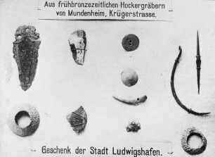 Schmuck und Waffen