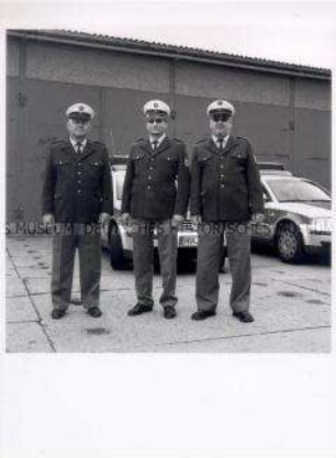 Serie "Kolleginnen und Kollegen - Bürger der DDR" Drei Verkehrspolizisten (Siegfried Thieson, Jürgen Lengert, Jörg-Rüdiger Rennhack)