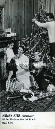 Werbekarte des Fotostudios von Henry Ries (Weihnachtsfest)