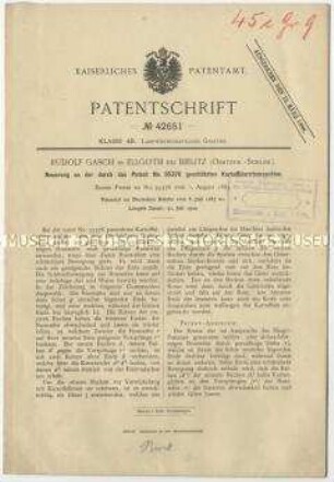 Patentschrift einer Neuerung an der durch das Patent-Nr. 35376 geschützten Kartoffelerntemaschine, Patent-Nr. 42651